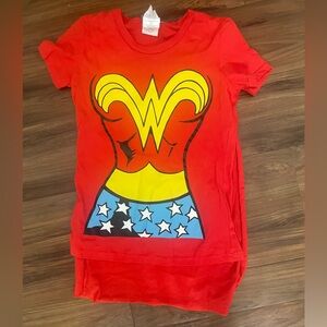 Wonder, woman, shirt, and size medium. Fits more like a small. Comes with cape.